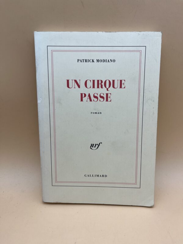 Un cirque passe – Roman mystérieux et nostalgique de Patrick Modiano